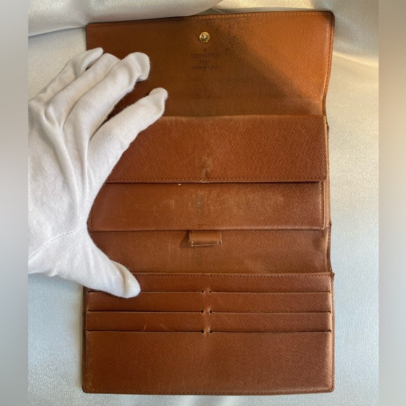 Authentic 💯 LV mono Sarah Trifold Wallet - Picture 2 of 11